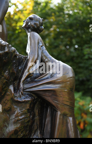 Detail der Peter Pan Memorial Statue, Hyde Park, Westminster, London W2. Stockfoto