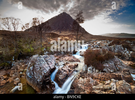 Fluß Etive unter Buachaille Etive Mor, Glencoe, Argyll & Bute, Schottisches Hochland, Schottland, UK Stockfoto