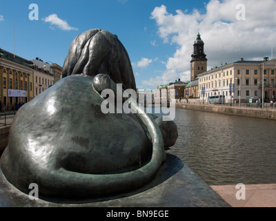 Bronzenen Löwen bewachen Kanal mitten in Göteborg Schweden Stockfoto