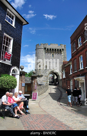 Die normannische Torhaus & Barbican, Lewes Castle & Gardens, Lewes High Street, Lewes, East Sussex, England, Vereinigtes Königreich Stockfoto