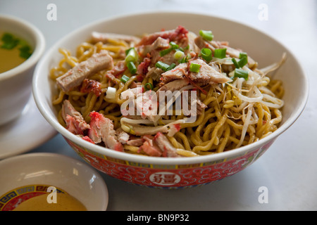 Trockene Nudeln, lokale chinesische Hawaiian Essen im Sam Sato Noodle Shop in Wailuku, Maui, Hawaii Stockfoto