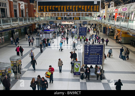 Der Bahnhof Liverpool Street, London, Sonntag, 11. April 2010. Stockfoto