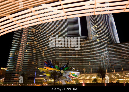 Kanu-Statue vor dem Aria Hotel und Casino, City Center, Las Vegas, Nevada. Stockfoto
