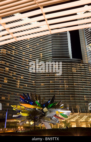 Kanu-Statue vor dem Aria Hotel und Casino, City Center, Las Vegas, Nevada. Stockfoto