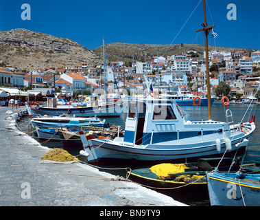 Pythagoreio - Angelboote/Fischerboote und Netze am Hafen der größten Stadt auf Samos Stockfoto