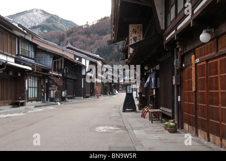 Die Hauptstraße von Narai-Juku in den Bergen der Präfektur Nagano ist eines der am besten erhaltenen Straßenabschnitten der Nakasendo Stockfoto