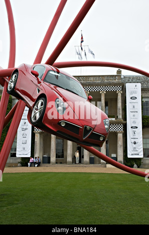 Die Alfa Romeo Kleeblatt Skulptur vor Haus Goodwood Festival of Speed 2010 West Sussex England Großbritannien Stockfoto