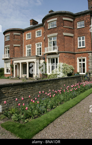 Rode Hall Country House and Gardens. Malerischen Frühling-Blick auf den Haupteingang Rode Hall Country House. Stockfoto