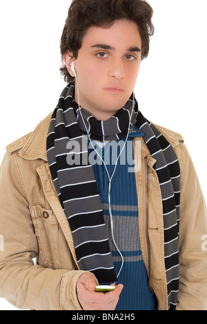 Junger Mann anhören von Musik auf seinem Ipod eine Jacke tragen. Stockfoto