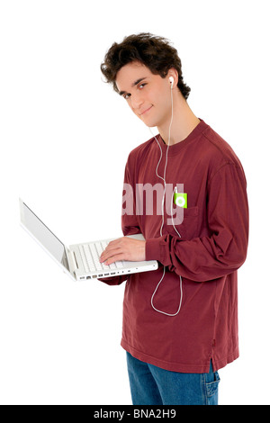Junger Mann mit einem Laptop-Computer. Stockfoto