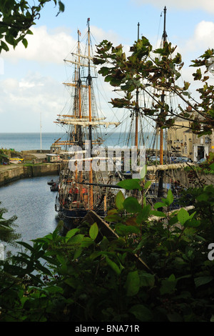 Großsegler im Hafen von Charlestown Stockfoto