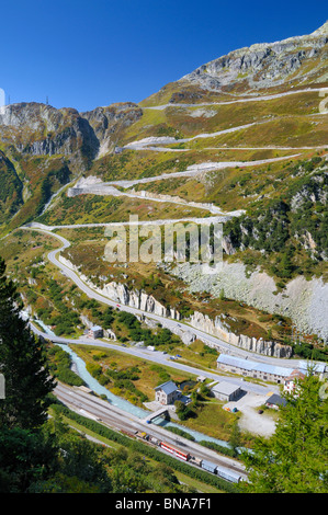 Dorf von Gletch zwischen den Furka-Pass (in Richtung Kanton Uri) und Grimselpass (in Richtung Kanton Bern), Schweiz. Stockfoto