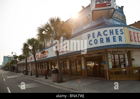 Ocean Blvd touristischen Streifen auf der Promenade entlang des Strandes in Myrtle Beach, SC Stockfoto