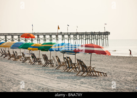 Sonnenschirme am Strand in Myrtle Beach, SC Stockfoto