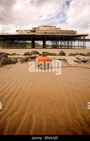 verfallene Colwyn bay Victoria Pier verfallene Ruine viktorianischen Colwyn Bay Wales Walisisch uk Großbritannien Erbe Geschichte am Meer Architektur Stockfoto