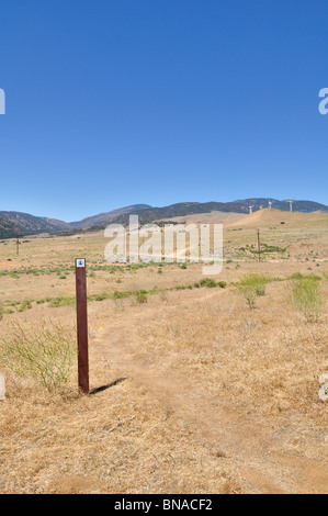 Pacific Coast Trail wandert durch den Wind-Maschinen auf den Tehachapi Pass, Mojave-Wüste, Sierra Nevada Mountains, Kalifornien Stockfoto