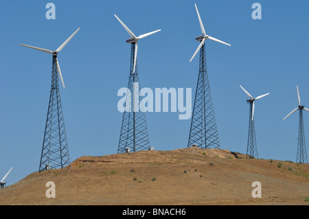 Wind-Maschinen auf den Tehachapi Pass, Mojave-Wüste, Sierra Nevada Mountains, Kalifornien Stockfoto