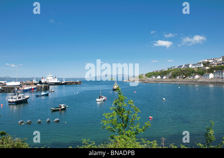 Caledonian Macbrayes Ferry in Mallaig Hafen Highland Wuith Isle Of Skye im Hintergrund Stockfoto