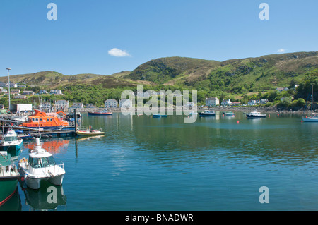 Caledonian Macbrayes Ferry in Mallaig Hafen Highland Wuith Isle Of Skye im Hintergrund Stockfoto