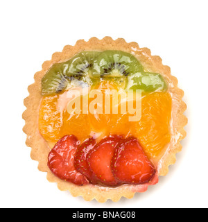 Vanillepudding gefüllt Törtchen garniert mit Sommerfrüchten von Erdbeere, Mandarine und Kiwis. Stockfoto