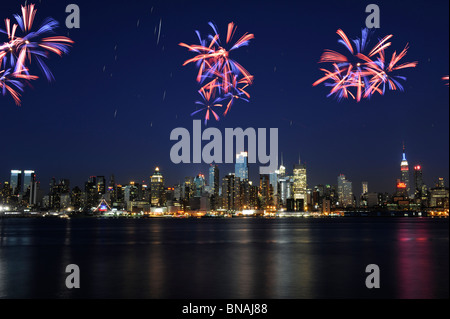 Feuerwerk über Midtown Manhattan Stockfoto