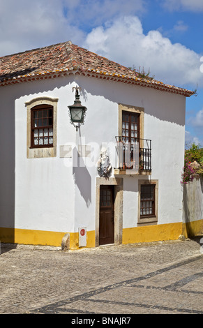 Haus liegt in einem mittelalterlichen Walled Europäischen Dorf Stockfoto