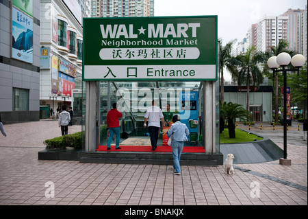 Wal-Mart Eingang in Shenzhen, nahe der Grenze zu Hong Kong. Stockfoto