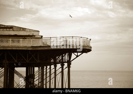 verfallene Colwyn bay Victoria Pier verfallene Ruine viktorianischen Colwyn Bay wales Großbritannien Großbritannien Erbe Geschichte Bäderarchitektur Stockfoto