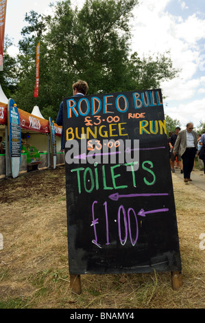 Sonderveranstaltung Blackboard, Zeichen und Informationen beachten Sie an den Ufern der Themse in Henley Regatta Stockfoto