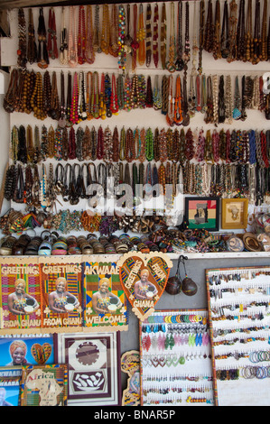 Afrika, Ghana, Accra. Accra Textile & Handwerkermarkt. Typische Souvenirs. Stockfoto