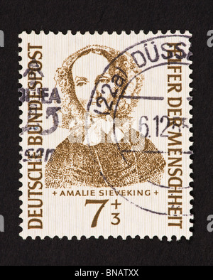 Briefmarke aus Deutschland Darstellung Amalie Sieveking. Stockfoto