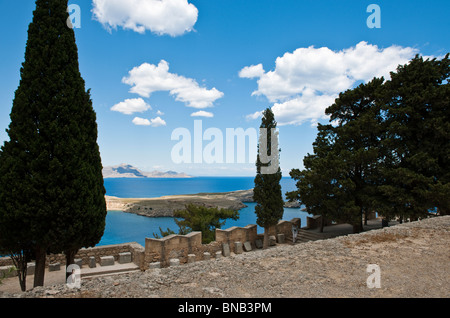 Griechenland, Dodekanes, Rhodos, Blick auf das Meer aus dem Acropoli des Dorfes Lindos Stockfoto