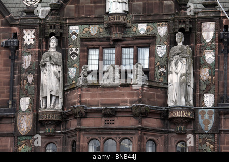 Statuen von Earl Leofric und Lady Godiva in Coventry City Hall, Coventry City Centre, England Stockfoto