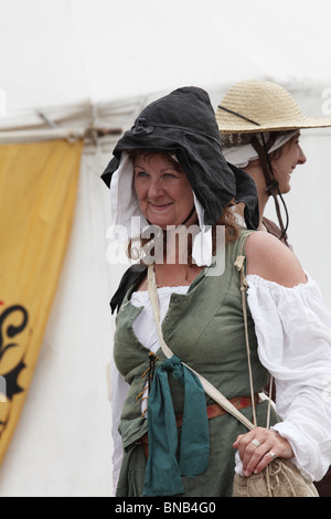 Schlacht von Tewkesbury Re-Enactment, 2010, Frau in mittelalterlichen Kostümen gekleidet Stockfoto