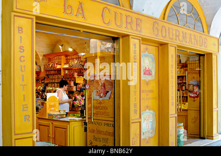 La Cure Gourmande, Nimes France, Spezialität, Kuchen, Schokolade, Kekse und andere lokale Lebensmittel. Stockfoto