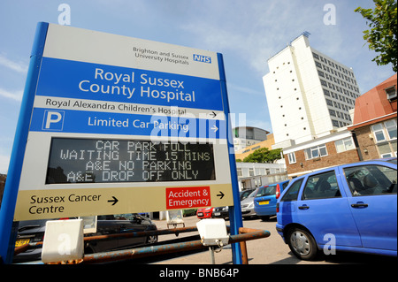 Ein Parkplatz voll Schild an die Royal Sussex County Hospital in Brighton Stockfoto