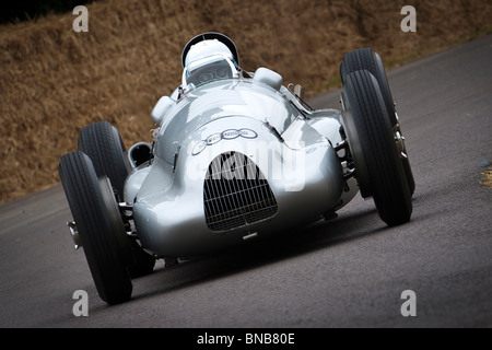 Audi Auto Union beim Goodwood Festival of Speed 2010 getrieben von Nick Mason Stockfoto
