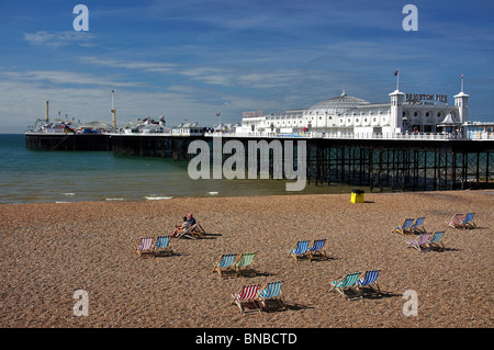 Brighton Beach und Pier, Brighton, East Sussex, England, Vereinigtes Königreich Stockfoto