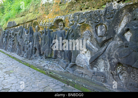 Yeh Pulu Relief ist ein alten Komplex von Felszeichnungen am Bedulu, in der Nähe von Ubud, Bali. Stockfoto