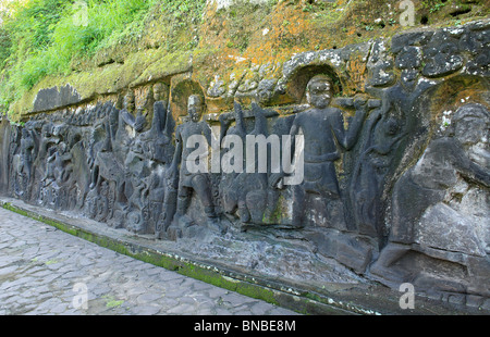 Yeh Pulu Relief ist ein alten Komplex von Felszeichnungen am Bedulu, in der Nähe von Ubud, Bali. Stockfoto