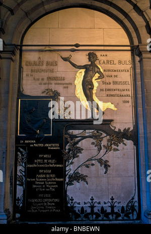 Denkmal für Charles Buls Victor Rousseau Grand Place GrandPlace Grote Markt in Brüssel Belgien Europa Stockfoto