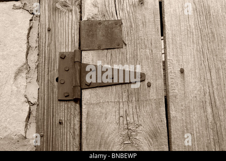 Alte Holztür Scharniere Stockfoto