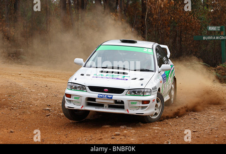 EDEN, NSW - Juni 13,2010: ein Konkurrent in Runde 2 des viktorianischen Rallye Championshipds Eden, NSW, Australien Stockfoto