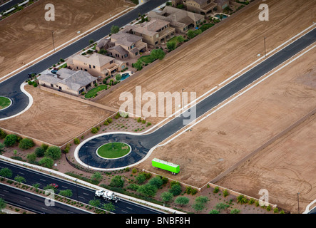 Luftaufnahmen der unfertigen und verlassenen Wohnsiedlungen im Großraum Phoenix, Arizona. Stockfoto