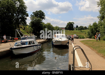 3273. Teston Schloss am Fluss Medway in der Nähe von Maidstone, Kent, UK Stockfoto