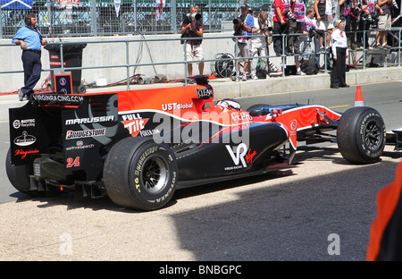 Timo Glock von Virgin Racing in der Boxengasse beim britischen Grand Prix 2010, 11.07.2010 Stockfoto