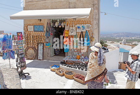 Souvenir-Shop in den Berg Dorf Pyrgos, Santorin, Kykladen, Ägäis, Griechenland Stockfoto