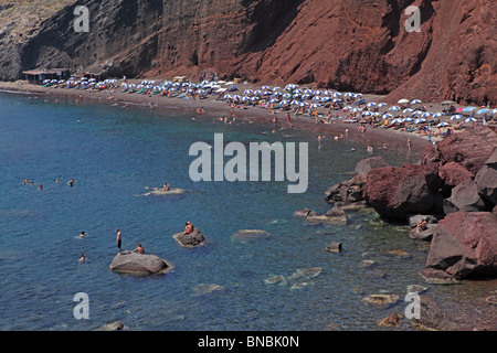 Red Beach in der Nähe von Akrotiri, Santorin, Cyclades, Ägäische Inseln, Griechenland Stockfoto