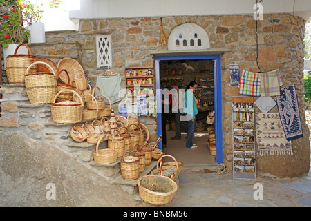 Geschenkeshop Bergdorf Volas, Insel Tinos, Kykladen, Ägäis, Griechenland Stockfoto