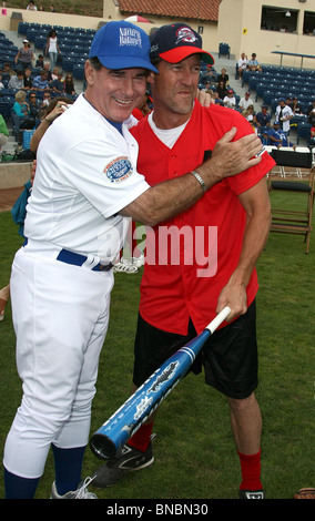 STEVE GARVEY JAMES DENTON STEVE GARVEY CELEBRITY SOFTBALL klassische MALIBU CA 10. Juli 2010 Stockfoto